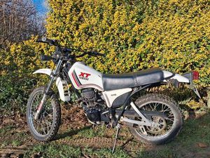 ② YAMAHA XT 125 1983