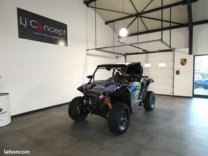 POLARIS 64 XP 1000 RZR SPORT EPS 2 PLACES - 1'580 KM - SUIVI COMPLET - KIT DÉCO HOONIGAN - AMORTISSEURS WALKER EVANS® NEEDLE - ATTELAGE - CAMÉRA DE RECUL - APPL