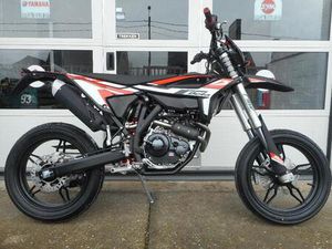 ② BETA SUPERMOTARD RR 125 LC NIEUW