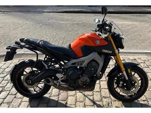 ② YAMAHA MT09