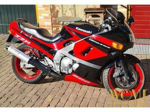 ② KAWASAKI ZZ-R 600