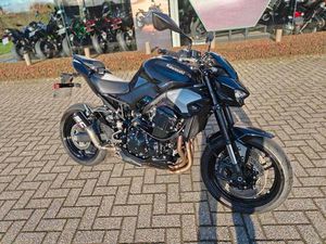 ② KAWASAKI Z900 2025 2700KM