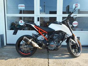 ② KTM 125 DUKE