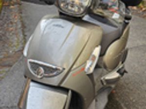 MERAVIGLIOSO E NUOVO APRILIA SCARABEO 300