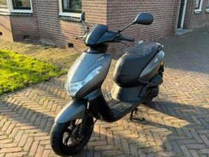 PEUGEOT KISBEE RS 2014 50CC 4T - NETTE STAAT! — SCOOTERS | PEUGEOT — MARKTPLAATS
