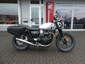 TRIUMPH STREET TWIN 900