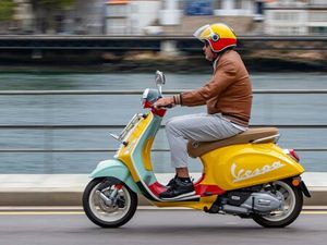 VESPA PRIMAVERA EXCLUSIVA ( EDIÇÃO LIMITADA ) | SCOOTER USADA PREÇO € 13.500,00 - P39583 MOTO CLAUDIO LDA