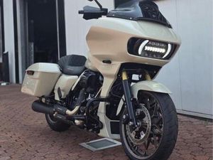 HARLEY DAVIDSON ROAD GLIDE ST 117 CLUB STYLE