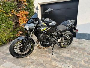 ② KAWASAKI Z650 MET SLECHTS 323KM