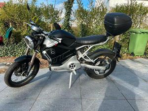 ② SUPER SOCO TC MAX : BAT À 100 %, FAIBLE KILOMÉTRAGE