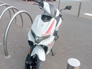SCOOTER 50 CC KEEWAY HURRICANE LAGOS (SÃO SEBASTIÃO E SANTA MARIA)