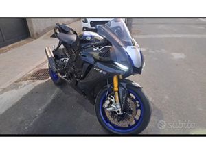 YAMAHA R1M