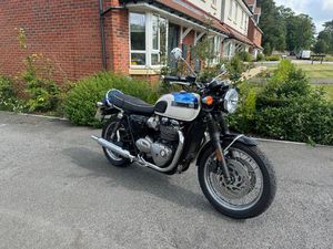 TRIUMPH BONNEVILLE T120 1200 ROADSTER/RETRO PETROL MANUAL EURO 4 (80 PS) 1200 CC