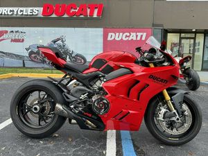 2024 DUCATI PANIGALE V4 S RED