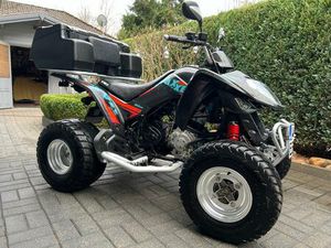 KYMCO 300 MAXXER SCHWARZ TOPCASE BARS BATTERIELADEGERÄT