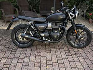 TRIUMPH STREET TWIN TOTAL BLACK OPACO