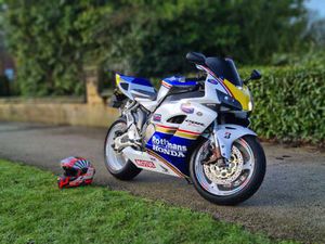 HONDA CBR1000RR FIREBLADE STUNNING ROTHMANS ICONIC REP 1000 CC