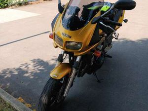 YAMAHA FZS 600