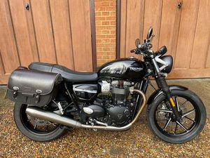 USED TRIUMPH STREET TWIN FOR SALE IN WESTERHAM