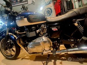 TRIUMPH BONNEVILLE SE