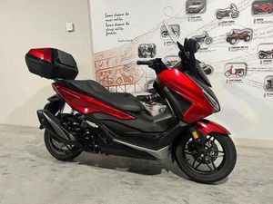 ② HONDA FORZA 350 LUXESCOOTER MET VEEL OPBERGRUIMTE