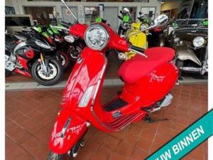 VESPA PRIMAVERA 50 RED EDITION 45KM E5+ NIEUW BETAAL MET IN3 — SCOOTERS | VESPA — MARKTPLAATS
