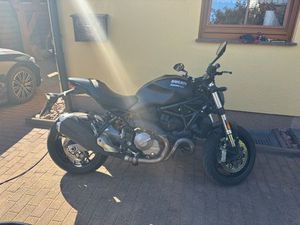 DUCATI MONSTER 821