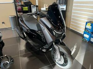 ② YAMAHA NMAX 125 TECH MAX