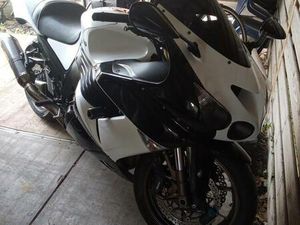 ② KAWAZAKI ZZR 1400 UNIEK