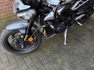 TRIUMPH STREET TRIPLE R