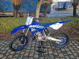 ② YAMAHA YZ250