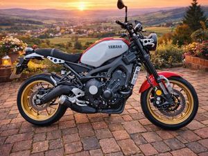 YAMAHA XSR 900