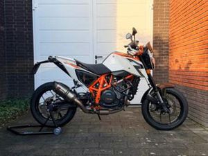 KTM 690 DUKE R, 2013, AKRAPOVIČ, A2 OP KENTEKEN — MOTOREN | KTM — MARKTPLAATS