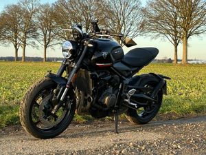TRIUMPH TRIDENT 660