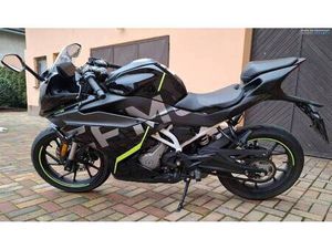 CFMOTO 300 SR