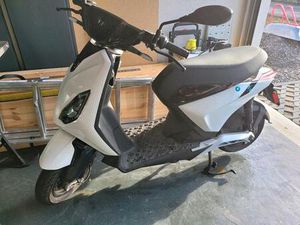 PIAGGIO 1+ E-ROLLER 45KMH 04.2025 EZ