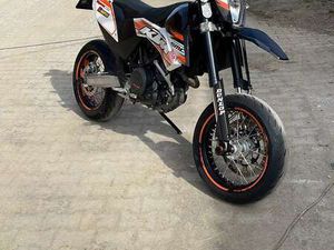 690 SMC SUPERMOTO