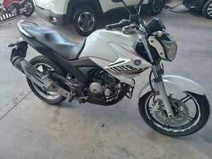 YAMAHA FAZER 250 LE BLACK EDITION