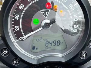 TRIUMPH BONNEVILLE BOBBER BLACK