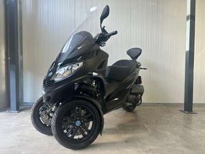 PIAGGIO MP3 300 SCOOTER HPE DEEP BLACK SPECIAL EDITION ZWART
