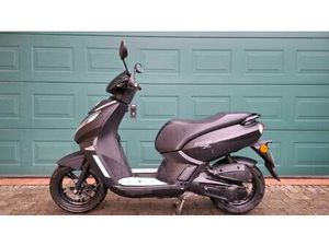 ROLLER PEUGEOT KISBEE (4 TAKT), BLACK EDITION, 50 CM³