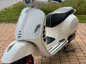 VERKAUFE VESPA 300 GTS SUPER WIE NEU!