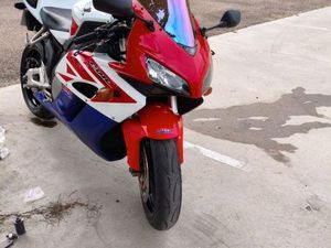 MOTO HONDA FIRE BLADE CBR 1000 RR PEDROUÇOS
