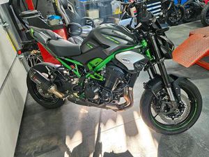 KAWASAKI Z900 2025, WENIG KM, AKRAPOVIC