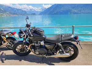 TRIUMPH STREET TWIN I900 FAHRSPASS PUR IM KLASSISCHEN DESIGN
