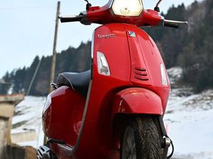 ROTE VESPA SPRINT 125 IGET - TOP ZUSTAND!!