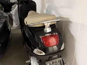 GUT ERHALTENE VESPA LX 50 CCM, IDEALES SOMMERFAHRZEUG!