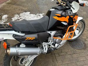 HONDA AFRICA TWIN 750