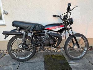 YAMAHA DT 2M4; 1979; MIT PAPIEREN; 2 SCHLÜSSEL; MOTOR LÄUFT