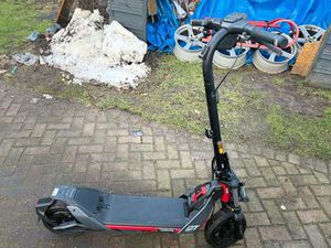 SEGWAY ZT3P E-SCOOTER SCHWARZ/ROT